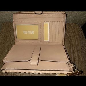 Michael kors wallet